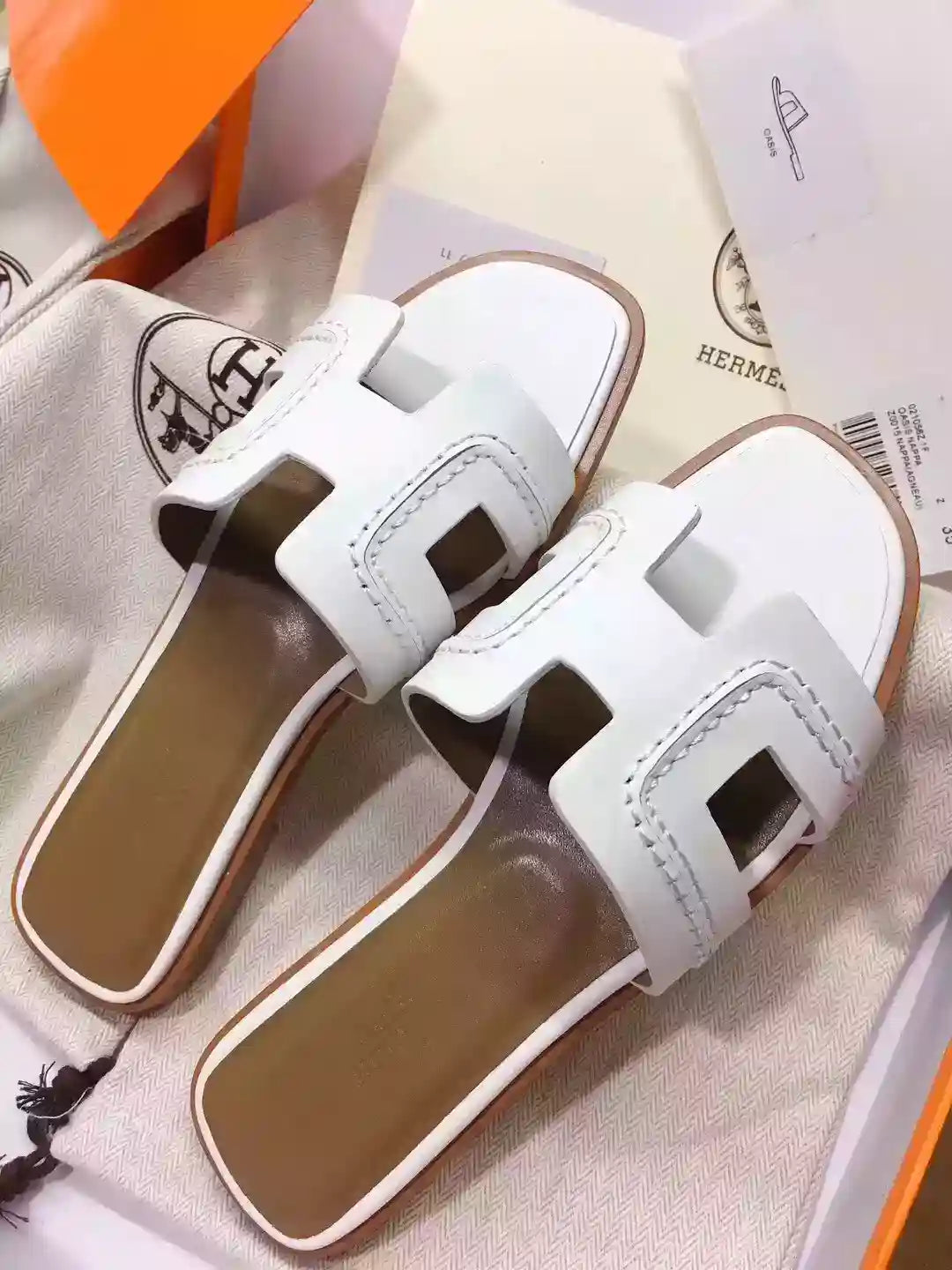 HERMES ORAN SLIDE SANDALS IN WHITE LEATHER WITH STITCHED – HMSD045