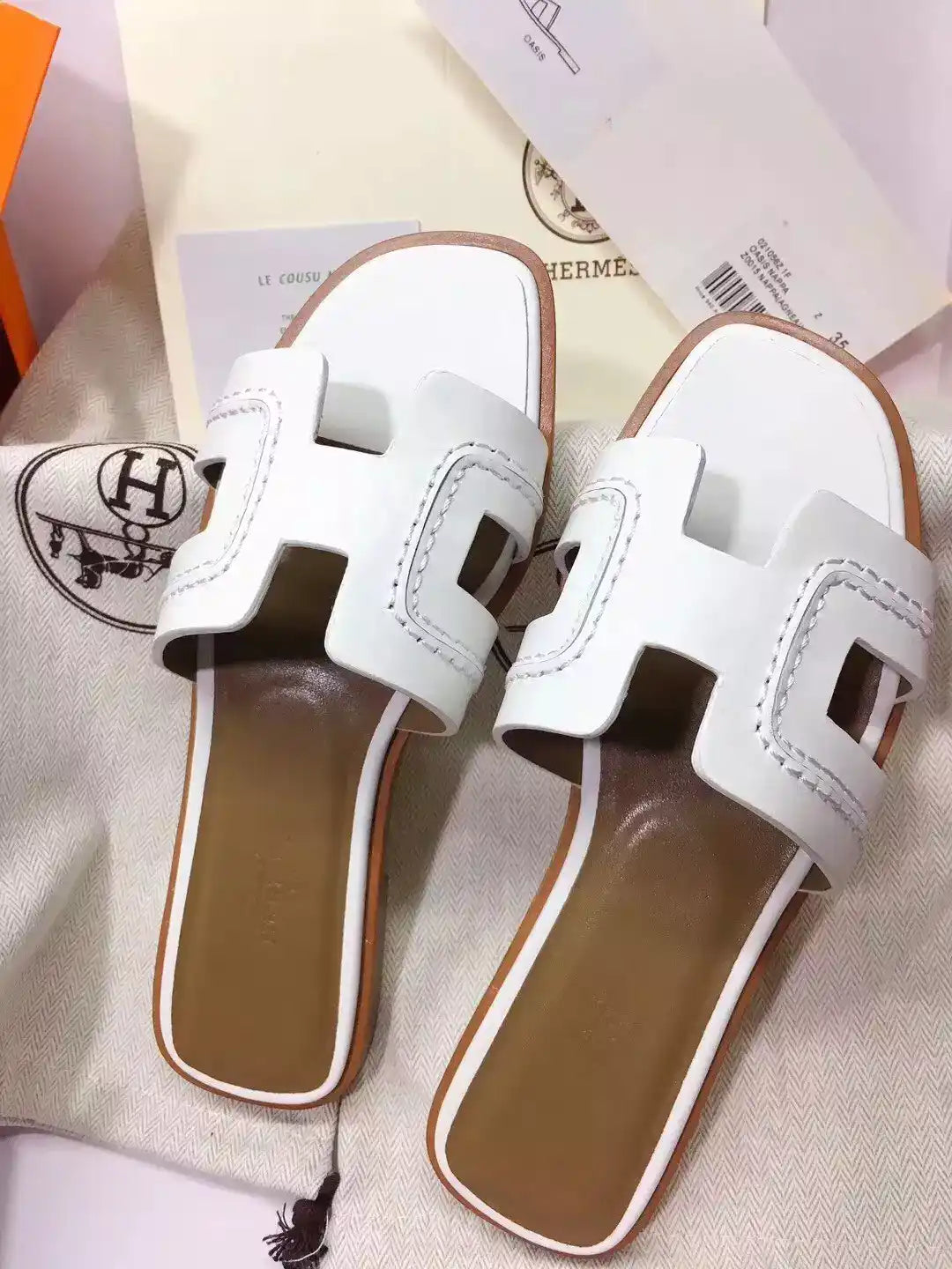 HERMES ORAN SLIDE SANDALS IN WHITE LEATHER WITH STITCHED – HMSD045