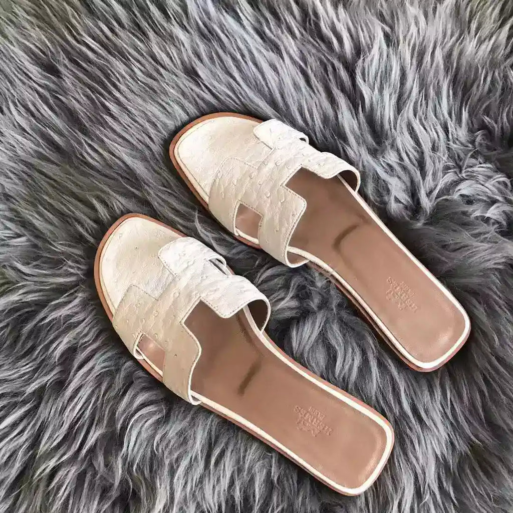 HERMES ORAN SLIDE SANDALS IN WHITE OSTRICH LEATHER – HMSD082