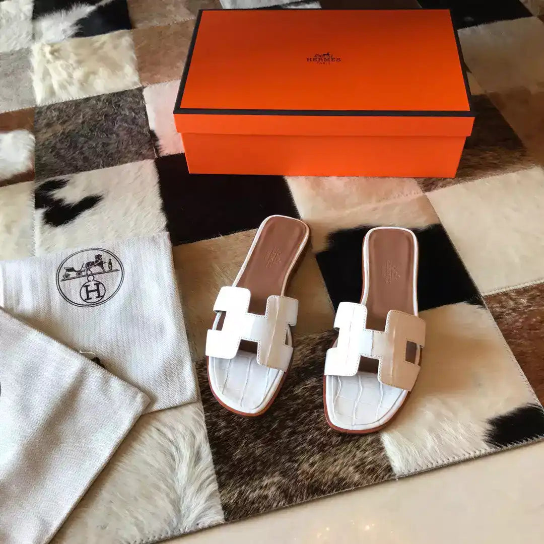 HERMES ORAN SLIDE SANDALS IN WHITE SHINY NILOTICUS CROCODILE SKIN – HMSD056