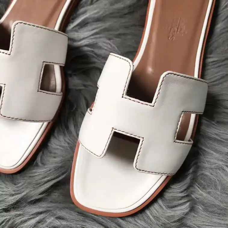 HERMES ORAN SLIDE SANDALS IN WHITE SWIFT CALFSKIN – HMSD130