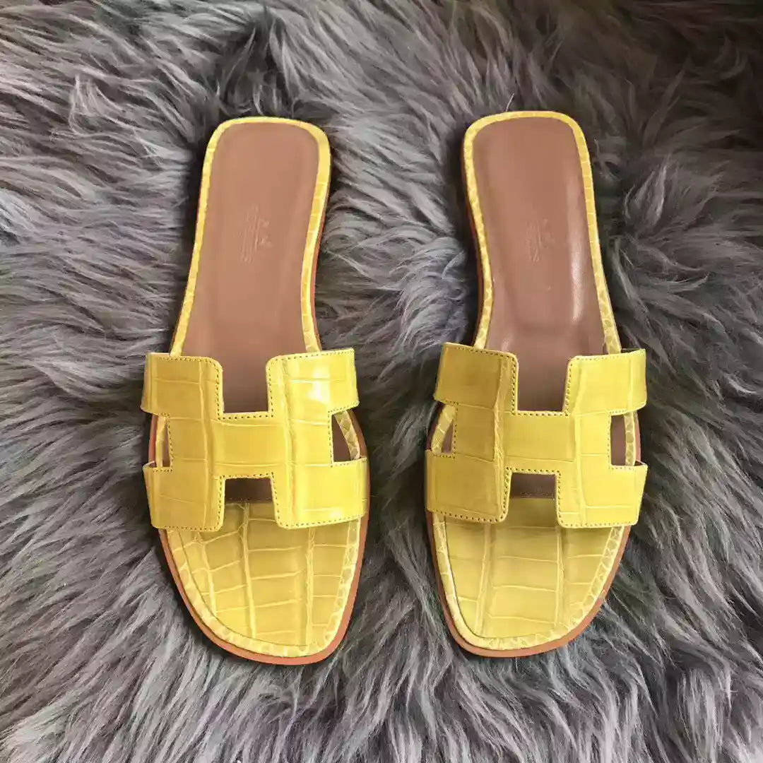 HERMES ORAN SLIDE SANDALS IN YELLOW SHINY NILOTICUS CROCODILE SKIN – HMSD062