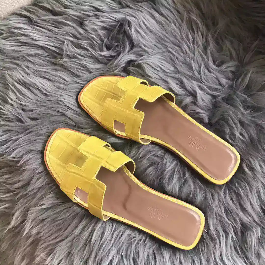 HERMES ORAN SLIDE SANDALS IN YELLOW SHINY NILOTICUS CROCODILE SKIN – HMSD062