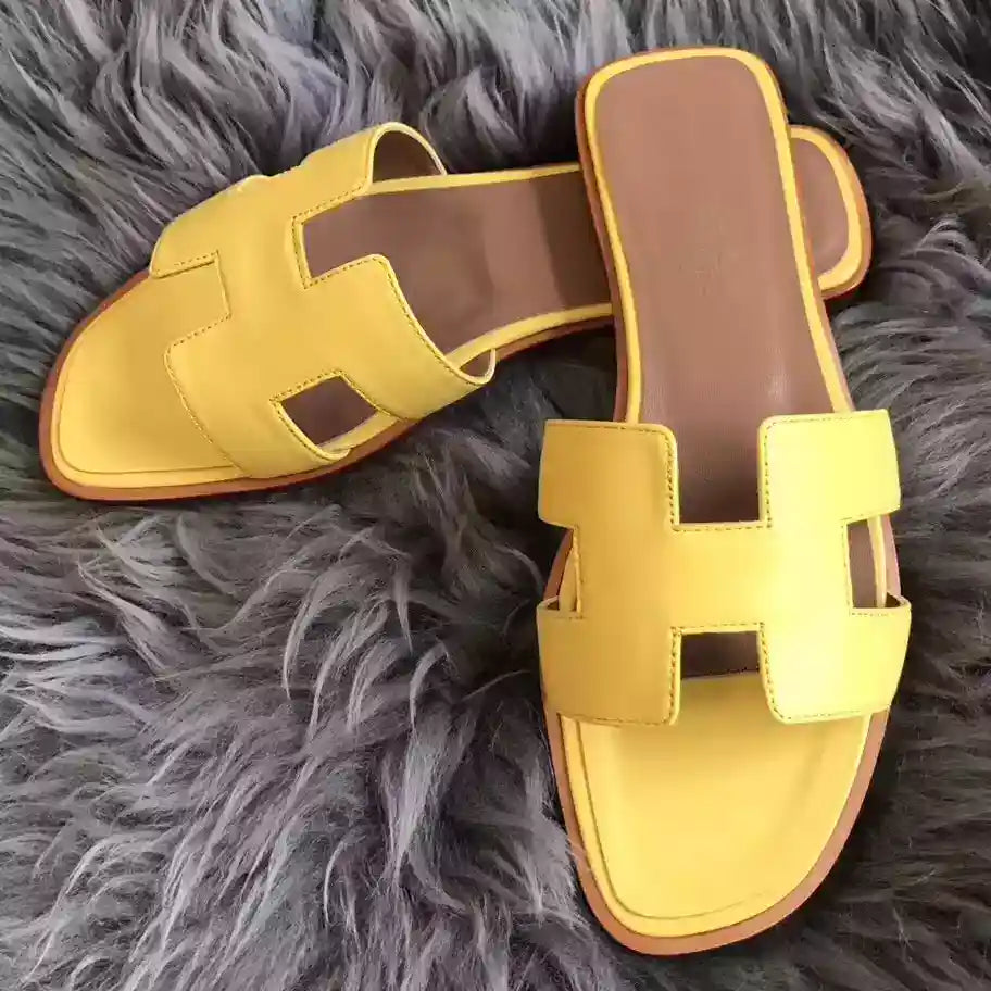 HERMES ORAN SLIDE SANDALS IN YELLOW SWIFT CALFSKIN – HMSD128