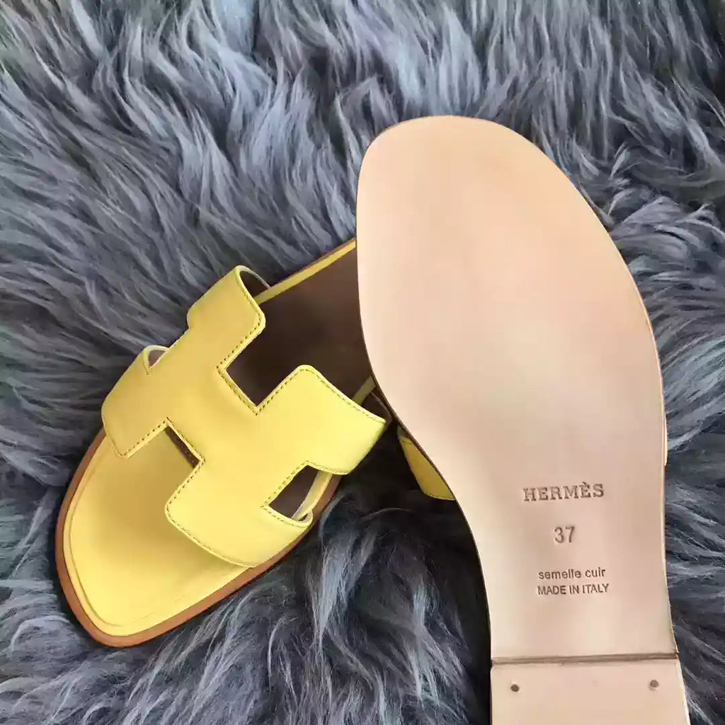 HERMES ORAN SLIDE SANDALS IN YELLOW SWIFT CALFSKIN – HMSD128