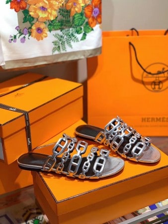 HERMES THALASSA SLIDE SANDALS IN SILVER LAMBSKIN – HMSD137