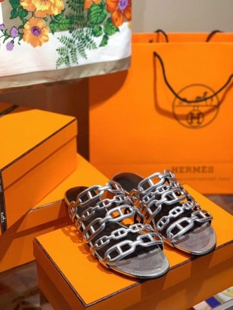 HERMES THALASSA SLIDE SANDALS IN SILVER LAMBSKIN – HMSD137