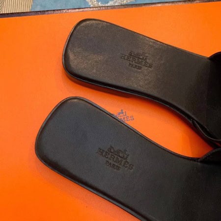 HERMES VIEW SLIDE SANDALS IN BLACK PATENT CALFSKIN – HMSD133