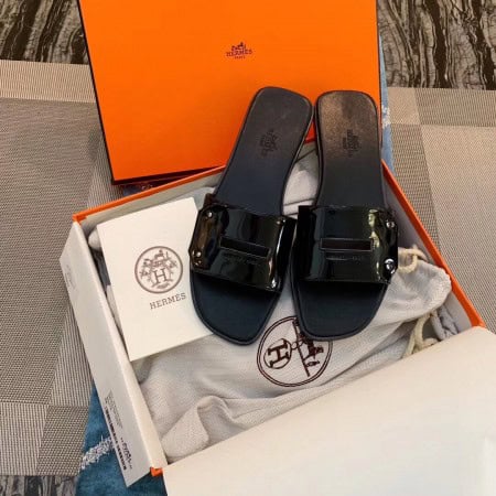 HERMES VIEW SLIDE SANDALS IN BLACK PATENT CALFSKIN – HMSD133