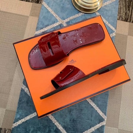HERMES VIEW SLIDE SANDALS IN RED PATENT CALFSKIN – HMSD134