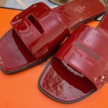 HERMES VIEW SLIDE SANDALS IN RED PATENT CALFSKIN – HMSD134