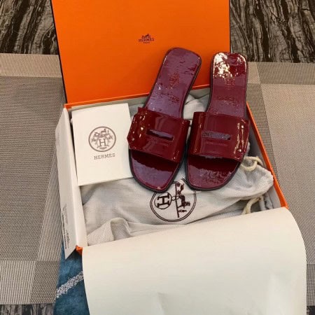 HERMES VIEW SLIDE SANDALS IN RED PATENT CALFSKIN – HMSD134