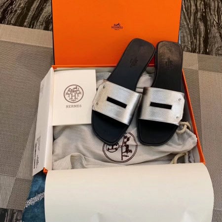 HERMES VIEW SLIDE SANDALS IN SILVER EPSOM CALFSKIN – HMSD132