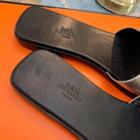 HERMES VIEW SLIDE SANDALS IN SILVER EPSOM CALFSKIN – HMSD132