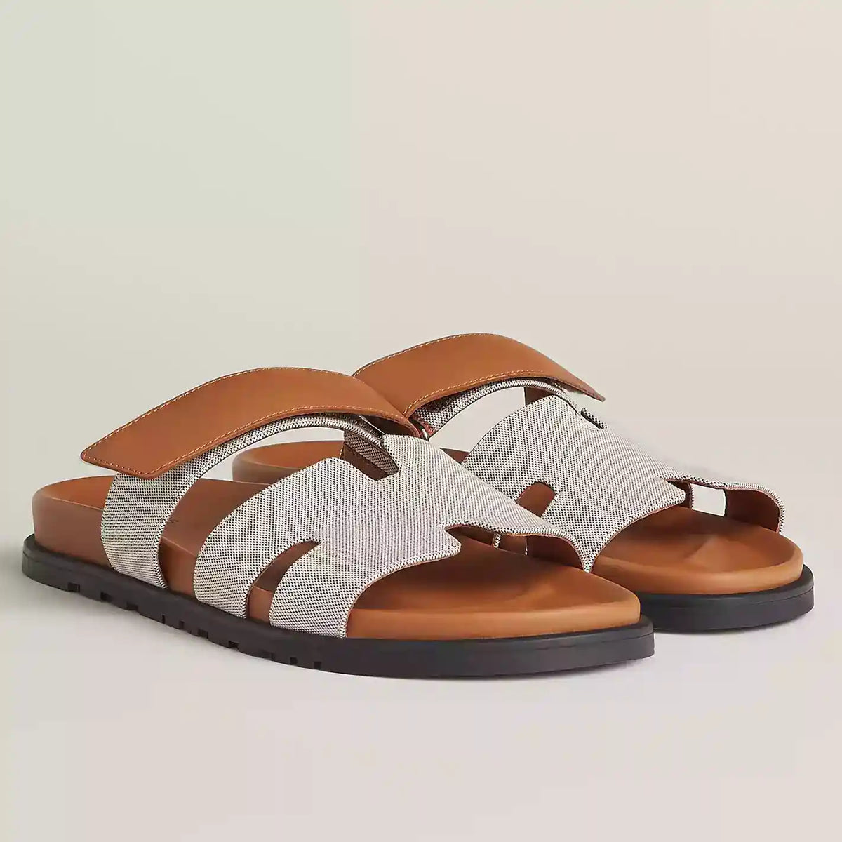 HERMES WOMEN’S CHYPRE SANDALS IN CANVAS WITH BROWN LEATHER – HMSD015