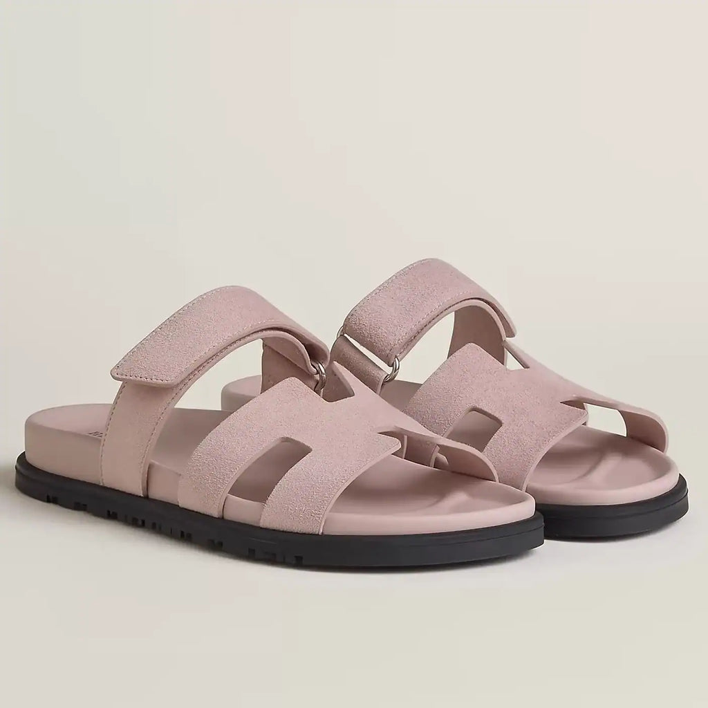 HERMES WOMEN’S CHYPRE SANDALS IN PINK SUEDE CALFSKIN – HMSD016