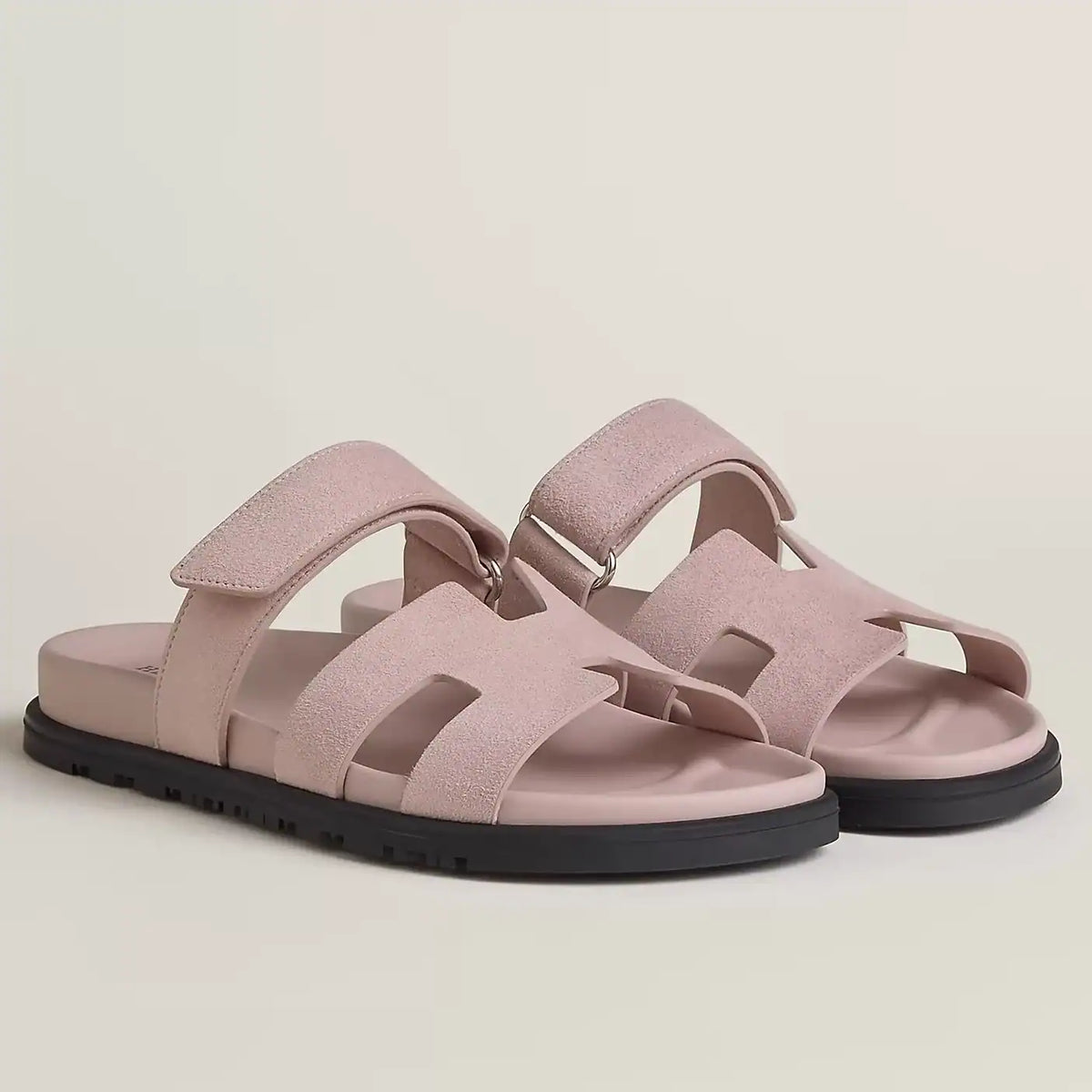 HERMES WOMEN’S CHYPRE SANDALS IN PINK SUEDE CALFSKIN – HMSD016