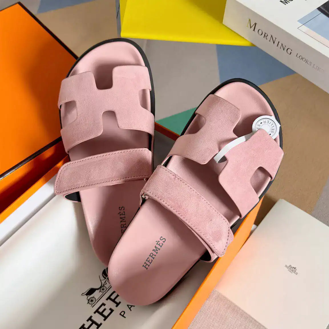 HERMES WOMEN’S CHYPRE SANDALS IN PINK SUEDE CALFSKIN – HMSD016