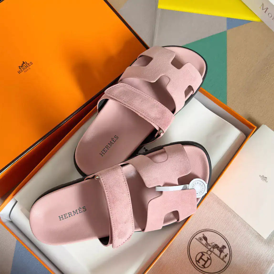HERMES WOMEN’S CHYPRE SANDALS IN PINK SUEDE CALFSKIN – HMSD016