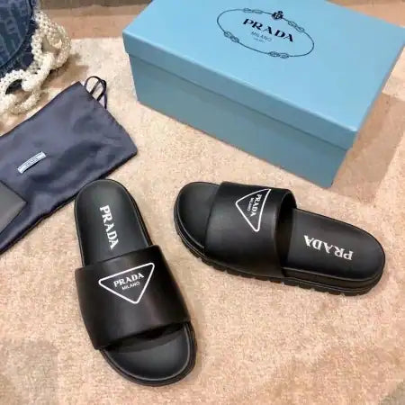 PRADA BLACK LEATHER SLIDES WITH PRINTED TRIANGLE LOGO – PSD088