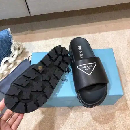 PRADA BLACK LEATHER SLIDES WITH PRINTED TRIANGLE LOGO – PSD088