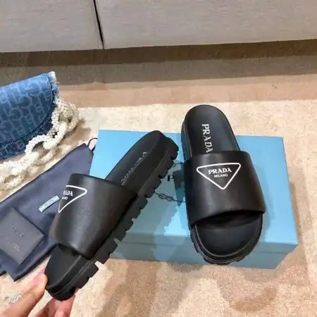PRADA BLACK LEATHER SLIDES WITH PRINTED TRIANGLE LOGO – PSD088