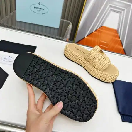PRADA CROCHET FLATFORM SLIDES IN BEIGE RAFFIA-EFFECT YARN – PSD070