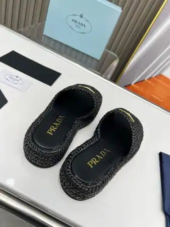 PRADA CROCHET FLATFORM SLIDES IN BLACK RAFFIA-EFFECT YARN – PSD069
