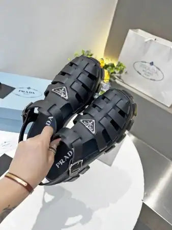 PRADA FOAM SANDALS IN BLACK RUBBER – PSD001