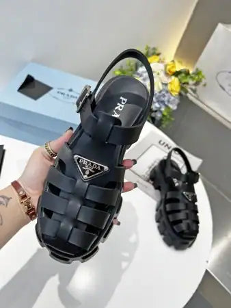 PRADA FOAM SANDALS IN BLACK RUBBER – PSD001