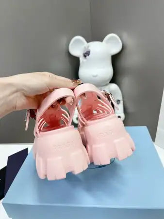 PRADA FOAM SANDALS IN LIGHT PINK RUBBER – PSD003