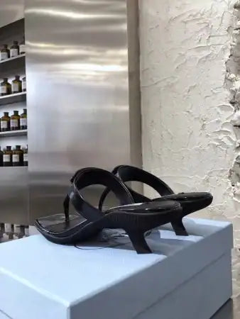 PRADA HEELED THONG SANDALS IN BLACK BRUSHED LEATHER – PSD052