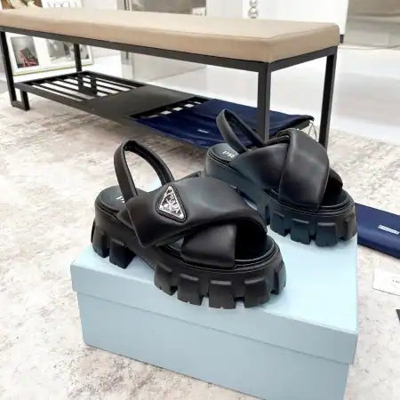 PRADA MONOLITH PADDED SANDALS IN BLACK NAPPA LEATHER – PSD017