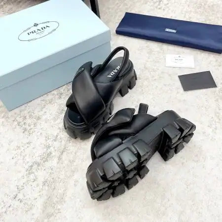 PRADA MONOLITH PADDED SANDALS IN BLACK NAPPA LEATHER – PSD017