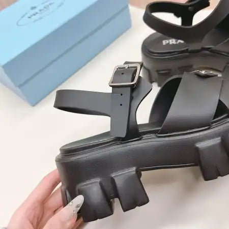 PRADA MONOLITH SANDALS IN BLACK RUBBER – PSD021