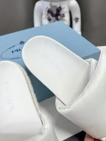 PRADA SLIDES IN WHITE SOFT PADDED NAPPA LEATHER – PSD080
