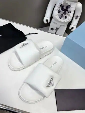 PRADA SLIDES IN WHITE SOFT PADDED NAPPA LEATHER – PSD080