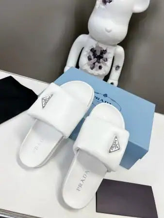 PRADA SLIDES IN WHITE SOFT PADDED NAPPA LEATHER – PSD080