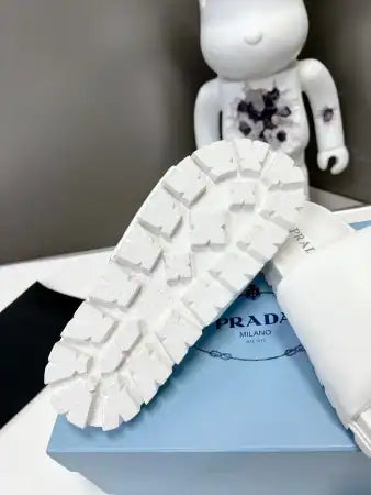 PRADA SLIDES IN WHITE SOFT PADDED NAPPA LEATHER – PSD080