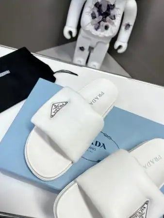 PRADA SLIDES IN WHITE SOFT PADDED NAPPA LEATHER – PSD080