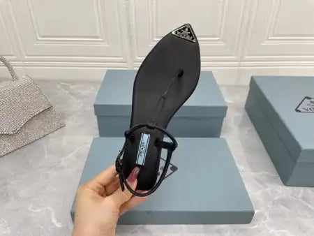 PRADA THONG SANDALS IN BLACK BRUSHED LEATHER – PSD047