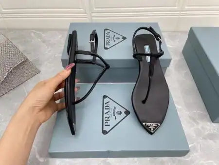PRADA THONG SANDALS IN BLACK BRUSHED LEATHER – PSD047
