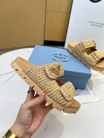 PRADA WOMEN’S CROCHET SANDALS IN NATURAL RAFFIA – PSD026