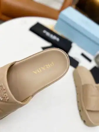 PRADA WOMEN’S SLIDES IN BEIGE QUILTED NAPPA LEATHER – PSD082