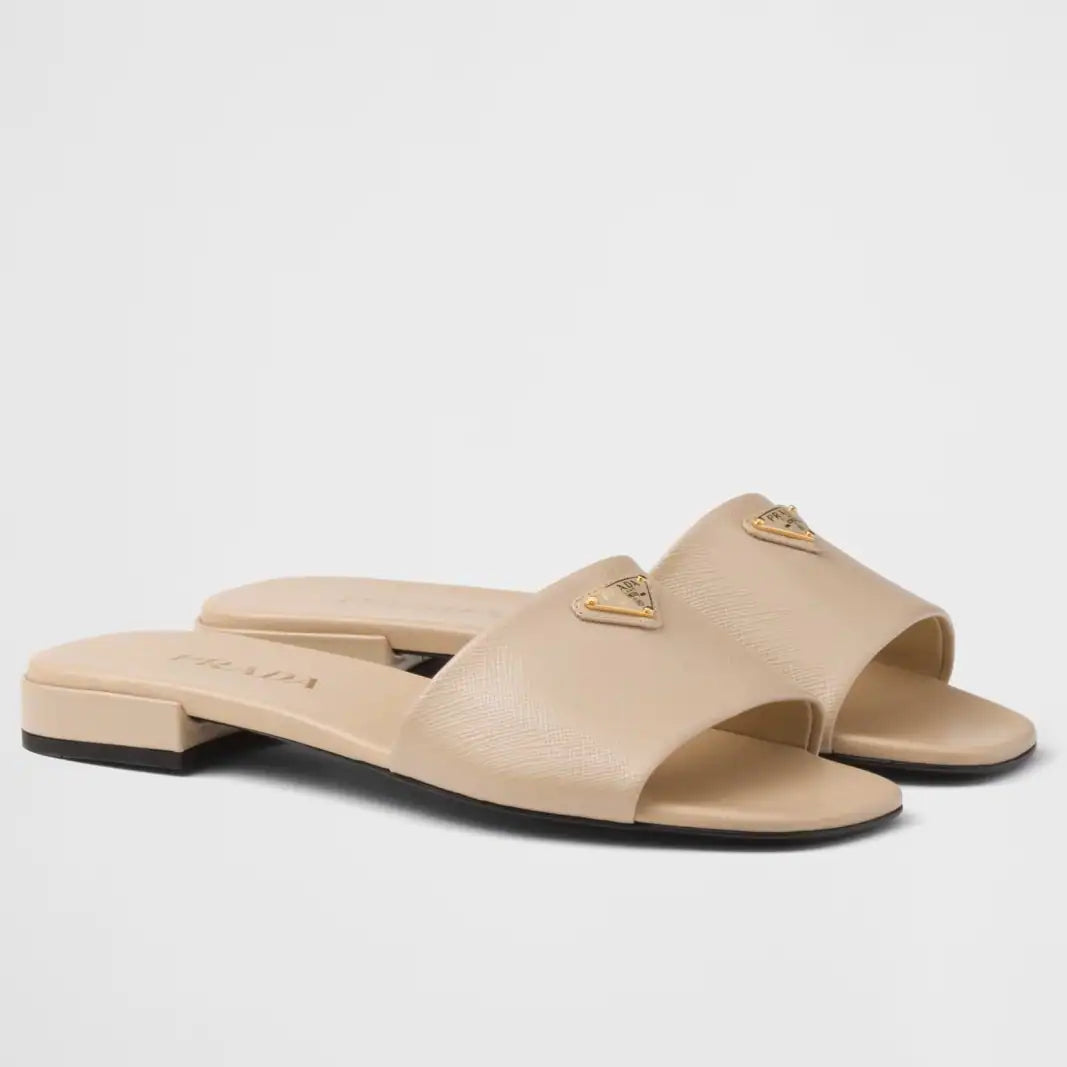 PRADA WOMEN’S SLIDES IN BEIGE SAFFIANO LEATHER – PSD062