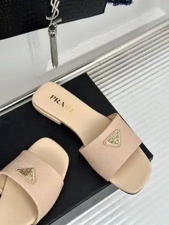PRADA WOMEN’S SLIDES IN BEIGE SAFFIANO LEATHER – PSD062