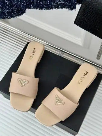 PRADA WOMEN’S SLIDES IN BEIGE SAFFIANO LEATHER – PSD062