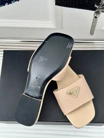 PRADA WOMEN’S SLIDES IN BEIGE SAFFIANO LEATHER – PSD062