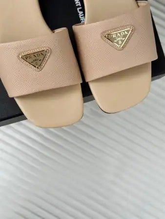 PRADA WOMEN’S SLIDES IN BEIGE SAFFIANO LEATHER – PSD062