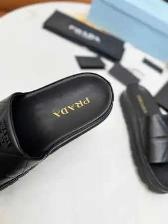 PRADA WOMEN’S SLIDES IN BLACK QUILTED NAPPA LEATHER – PSD083